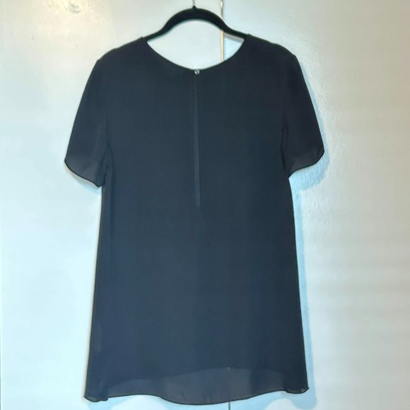 Aritzia Wilfred 100% Silk Cypres Short Sleeve Keyhole Back Top in Black, Sz M. - Picture 3 of 7